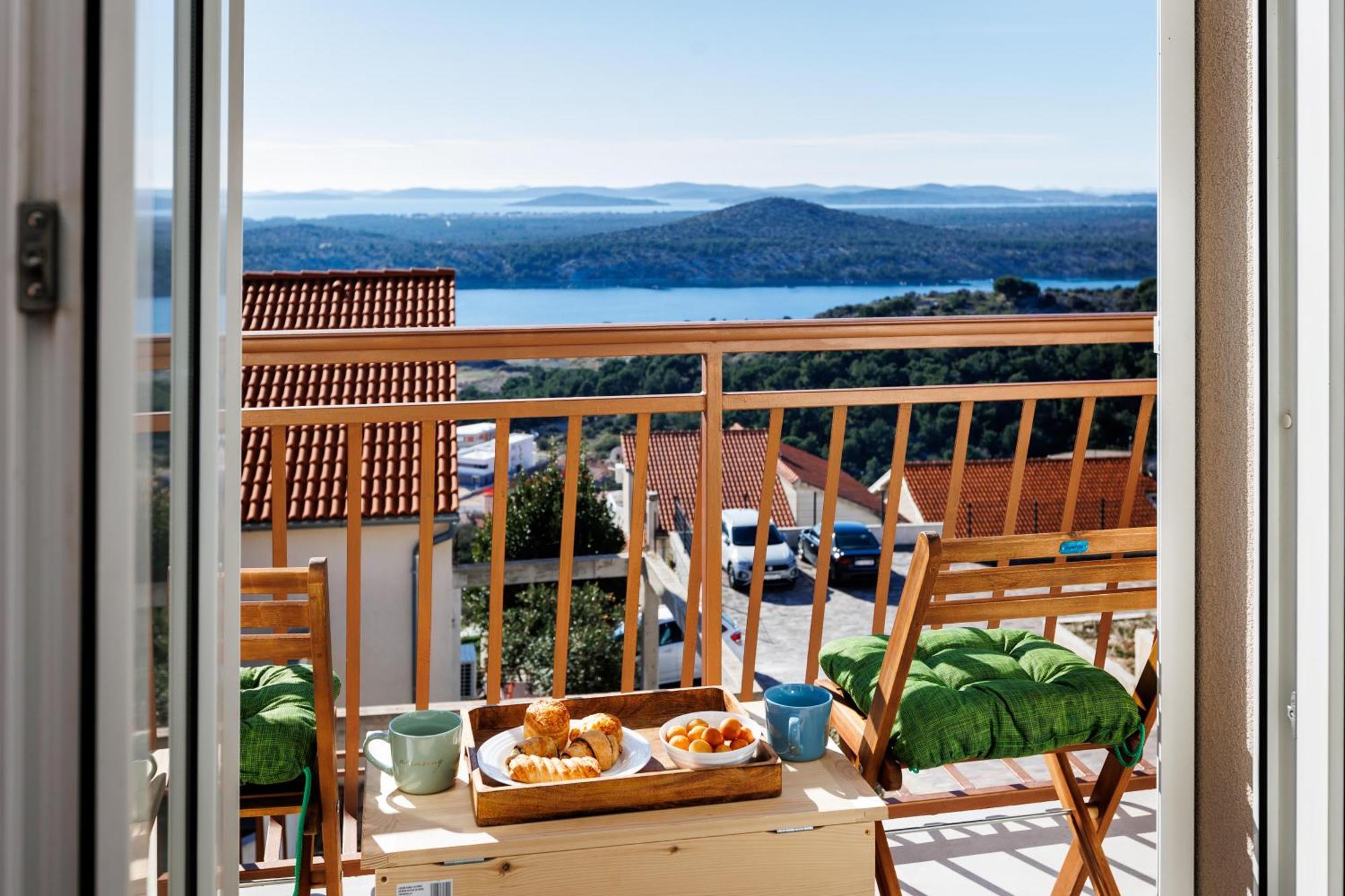 Summer Breeze Apartment - Quiet Place With A Spectacular View And A Garden Σίμπενικ Εξωτερικό φωτογραφία