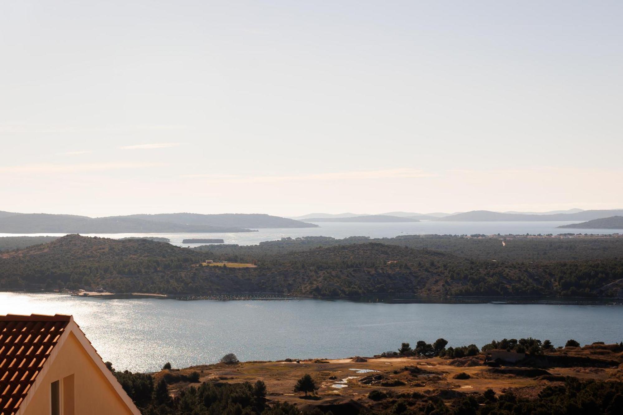 Summer Breeze Apartment - Quiet Place With A Spectacular View And A Garden Σίμπενικ Εξωτερικό φωτογραφία
