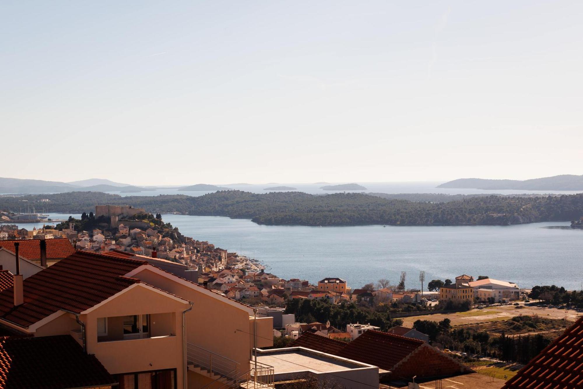 Summer Breeze Apartment - Quiet Place With A Spectacular View And A Garden Σίμπενικ Εξωτερικό φωτογραφία
